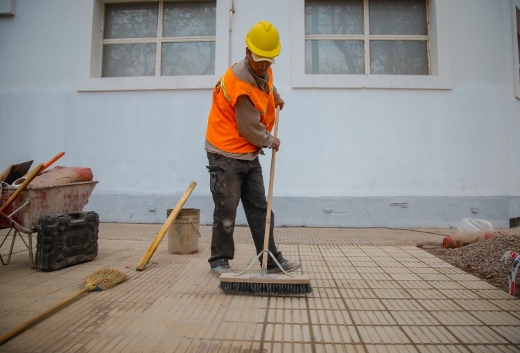 Capital encara la renovación de veredas en el microcentro