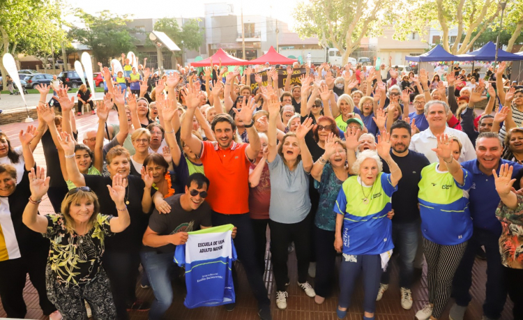 Más de 1500 personas mayores vivieron su fiesta en la plaza de Trinidad