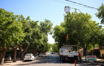 Con el pavimento, llegó la luz LED a calle Salta