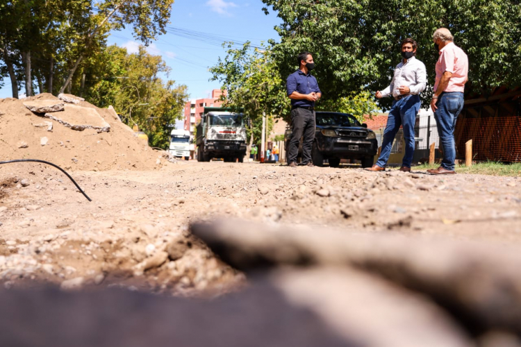 Capital encaró la histórica reparación de calle Urquiza