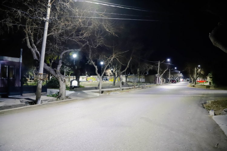 Capital 100% luz blanca llega a más vecinos en Desamparados