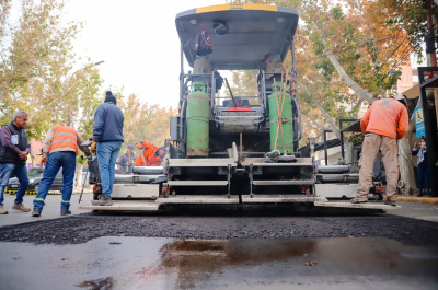 Capital: En tiempo récord comenzó el asfaltado final de Avenida Central