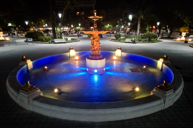 La Plaza 25 de Mayo brilla