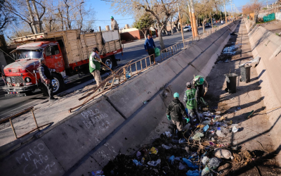 Canal Benavídez: 120 mil kilos de mugre levantados