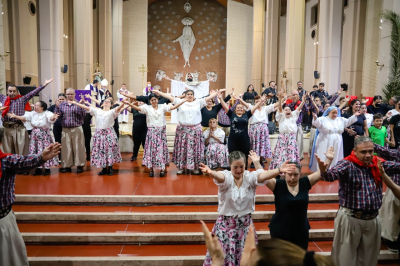 Capital: con una emocionante Misa Criolla comenzó la agenda cultural de Semana Santa