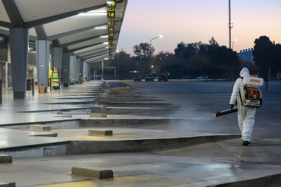 Capital: fuerte desinfección en la Terminal tras el arribo de repatriados