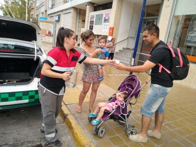 Personal de ECO salió a repartir agua en plena ola de calor