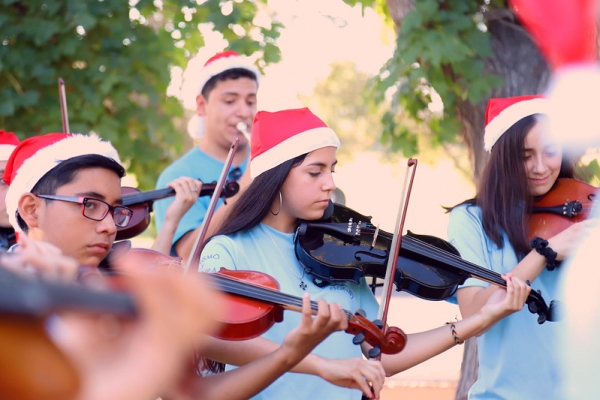 La alegría musical de Navidad llegó a Villa Carolina y Lote Hogar 40