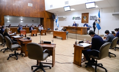 El Concejo capitalino sesionó con la propuesta de regular el uso de la vía pública