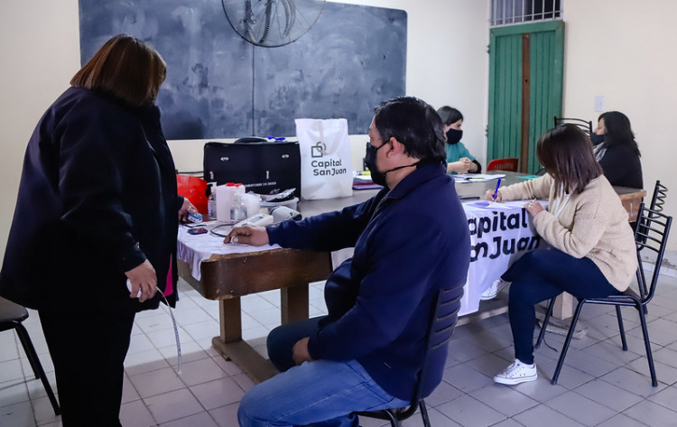 En Villa El Pino, Capital comenzó con abordajes de salud