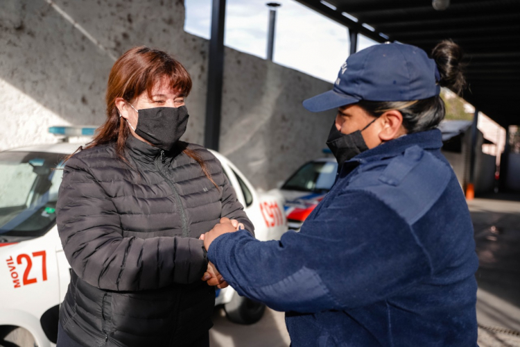 Policías de Capital encontraron una billetera y rastrearon a la dueña