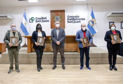 Con mucha emoción, los vecinos ilustres de Capital recibieron su distinción