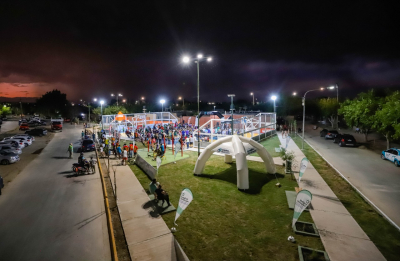 Capital: la increíble transformación de un terregal en una plaza con playón deportivo