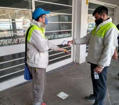 Testeos térmicos, controles de indumentaria y de movilidades del personal de calle de Capital