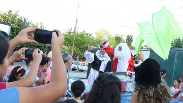 El espíritu navideño invade Capital este lunes